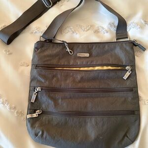 Baggelini travel purse